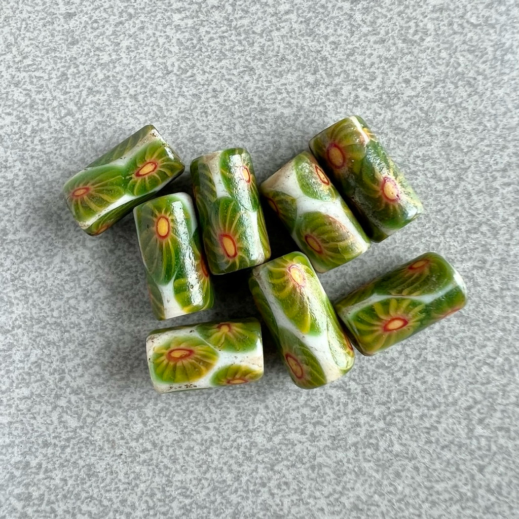 ลูกปัดลายนกยูงทรงแท่ง 1 เซตมี 2 เม็ด