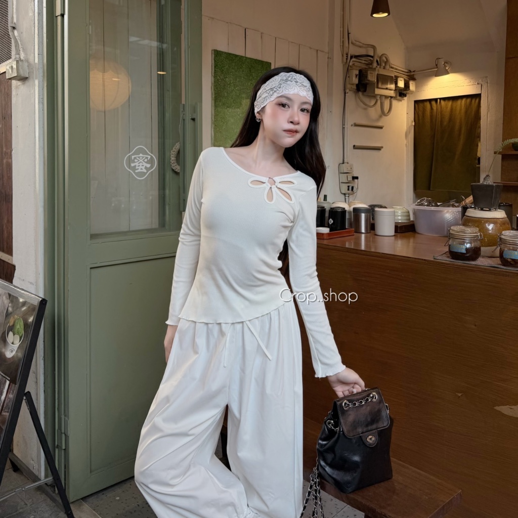 crop..shop เสื้อเเขนยาว เก๊มาก งานสวย เว้ารูปดอกไม้สวยดูหรู สีสดใสในตัวเดียว งานปังสุดๆ รูปที่ 2