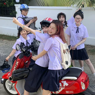 เสื้อนักศึกษาหญิงแบบมีสา, กระโปรงจีบนักเรียน, รูปแบบมหาวิทยาลัย
