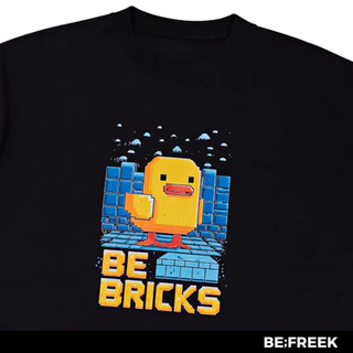 BE;FREEK เสื้อยืดสกรีนลาย BRICKS ทรง OVERSIZED สีดำ BRICKS NEW OVERSIZED BLACK T-SHIRT