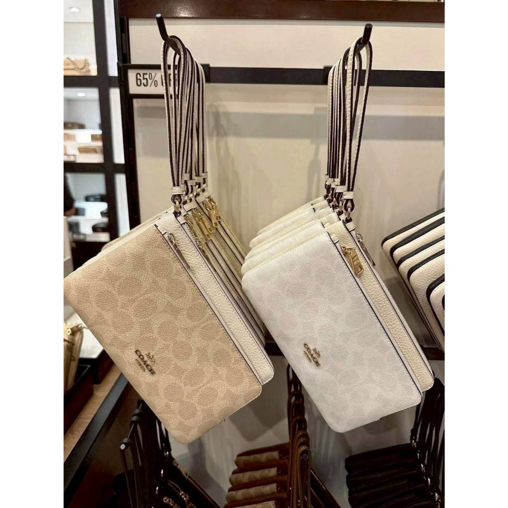 คล้องมือ 2ซิป L Coach Double Zip Wallet *กรุณาทักแชทเพื่อเช็คสต็อคก่อนกดสั่งนะคะ*