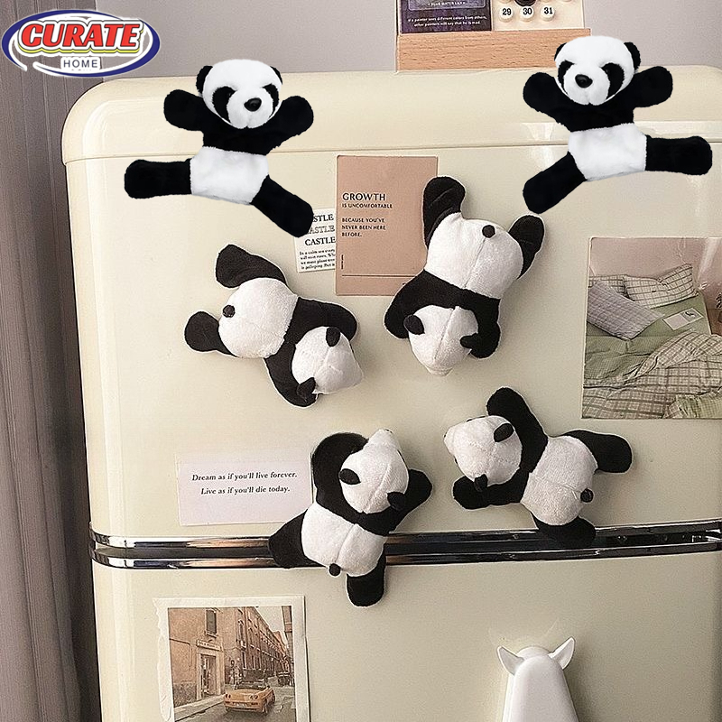 COD Plush Panda ตู้เย็นแม่เหล็ก การ์ตูนตุ๊กตาแพนด้าของเล่นตุ๊กตา มินิตกแต่งตู้เย็นตกแต่ง