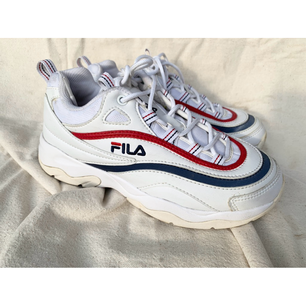 (มือสอง) รองเท้าผ้าใบ FILA 'RAY'  ขนาด US6  ยาว 24cm รองเท้าผู้หญิง สภาพดี ส้นหนา เพิ่มความสูง ใส่สบ