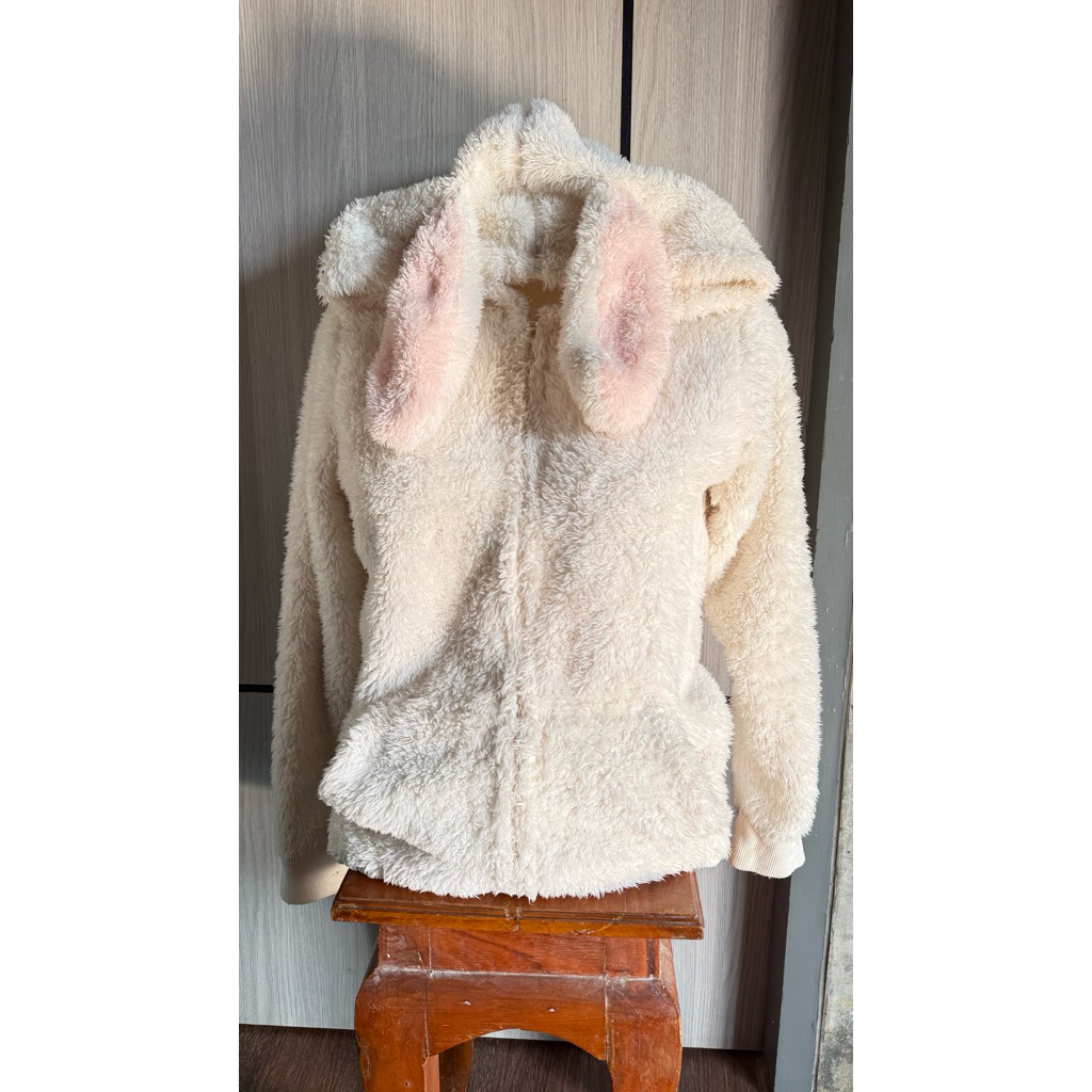 เสื้อขนนุ่ม มีหูกระต่าย tutu anna (ไซส์ M-L)