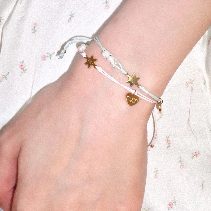 nice try studio - Lilies Love String Bracelet สร้อยข้อมือเชือกถัก ไข่มุกแท้ ดีเทลลายหัวใจและดอกไม้ กันน้ำ กันเหงื่อ