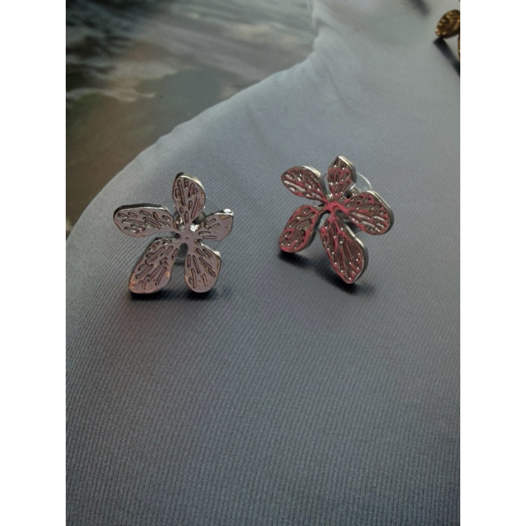 Jitta.studio-  Iris earrings ต่างหู Waterproof | Nickel-free | Lightweight | Long-lasting