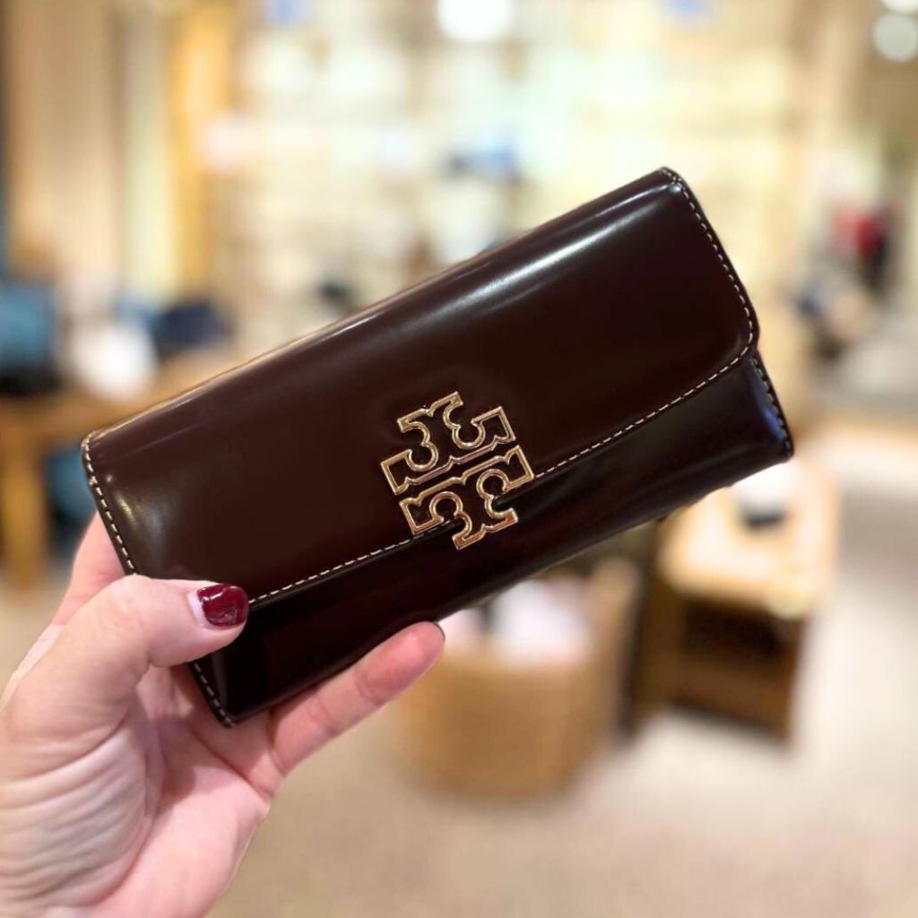 TORY BURCH กระเป๋าสตางค์ใบยาว รุ่น Britten Flap Envelope Wallet