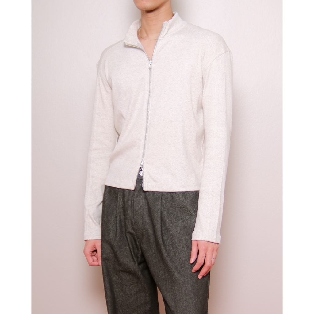 COMPOSE. - Slim Fits Zip-Up Cardigan in Light Grey Marl | เสื้อคาร์ดิแกน ซิป ทรงสลิม ผ้าริบสีเทาครีมอ่อน