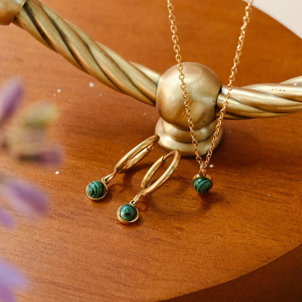 Vachana - Minimalist Malachite Necklace & Earrings Set (สร้อยคอและต่างหูมาลาไคต์)