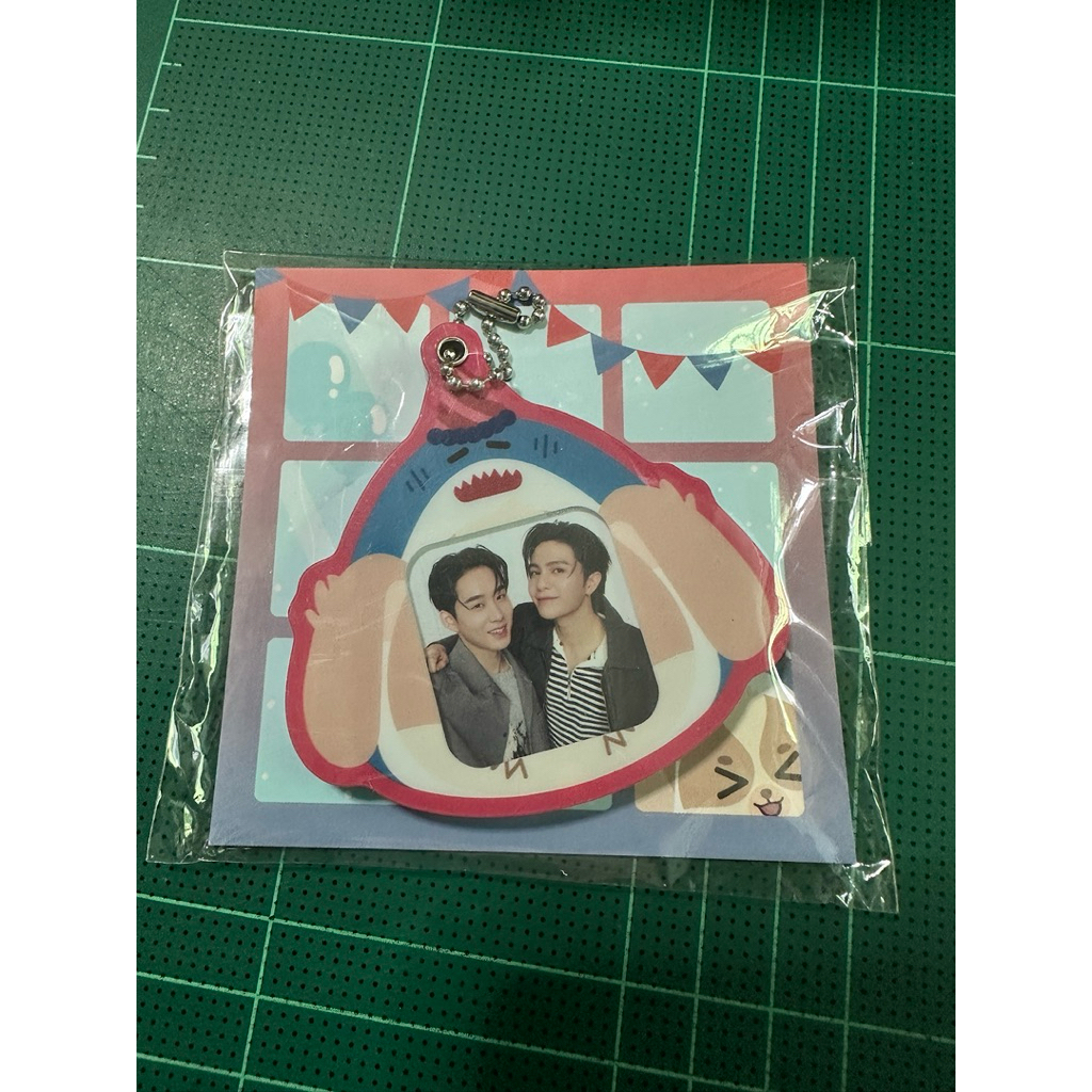 Magnetic photo frame acrylic keychain Wesley