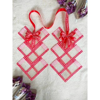 มาลัยใส่เงิน 8 ใบ และ 12 ใบ มีสองแบบ ข้างละ 4 ใบ และข้างละ 6…