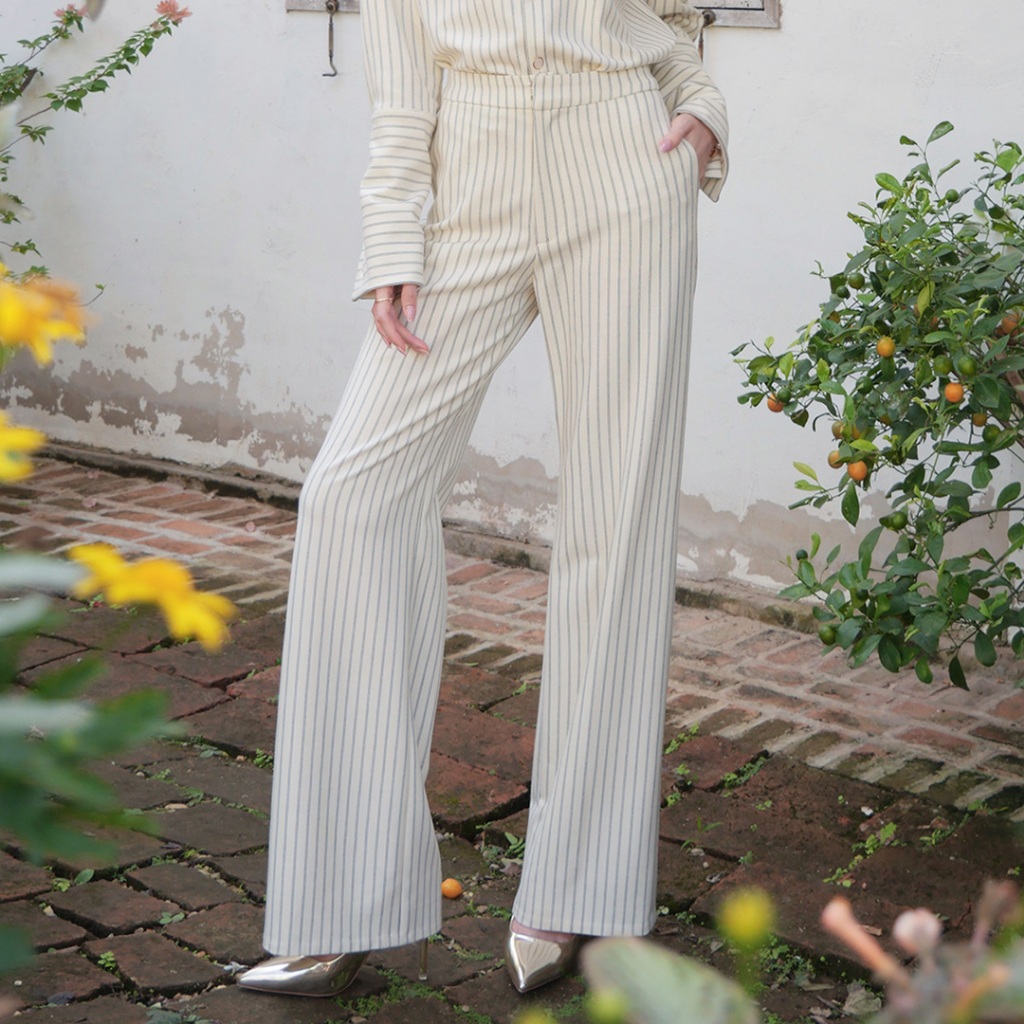 LUCA STUDIO_Valencia pants - กางเกงเอวสูงขายาว ซิปหน้า ผ้าโพลีเอสเตอร์สเปนเด็กซ์ลายทาง สีIvory