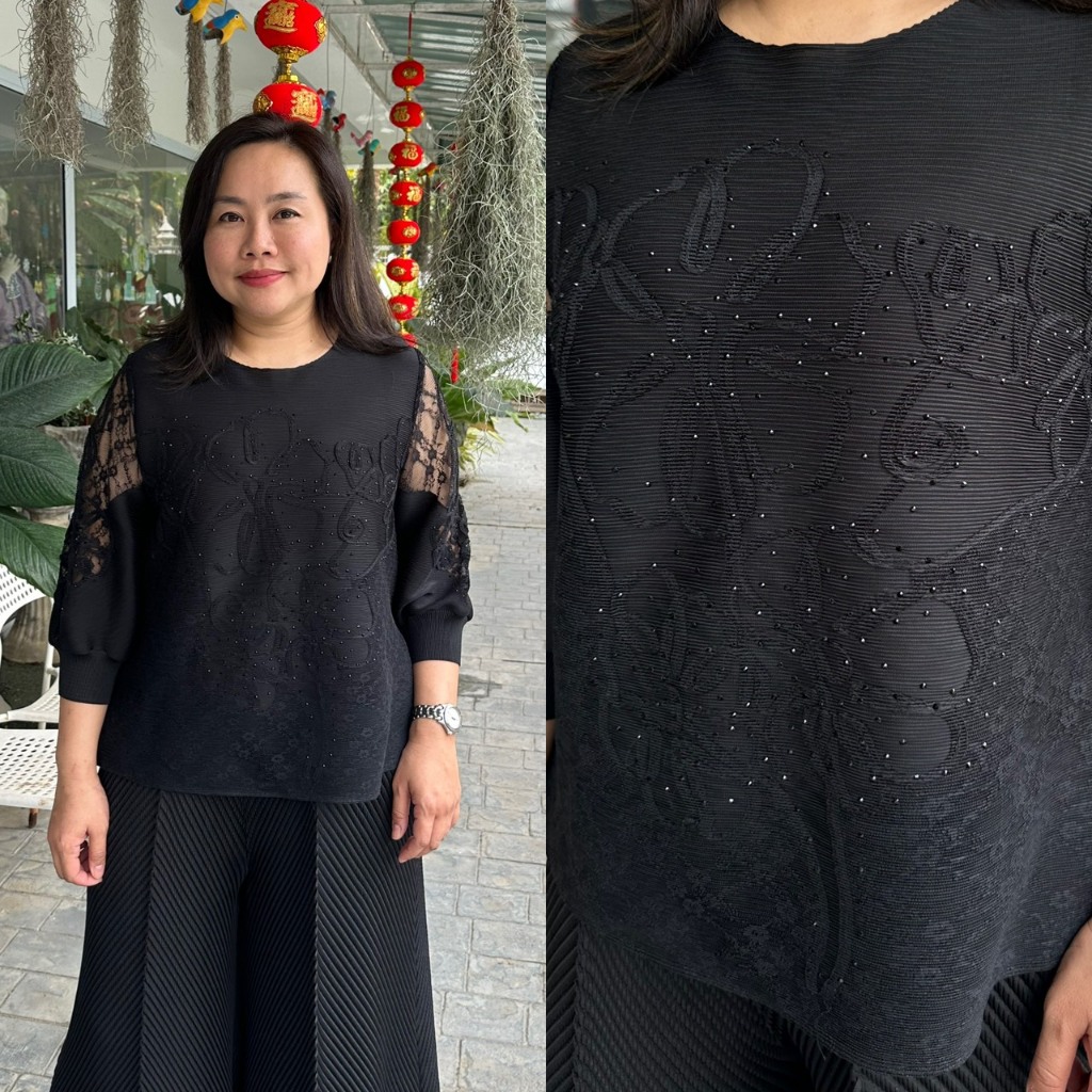 Pleatbynisa A998 เสื้ออัดพลีท แขนกระบอก แต่งเพชร สีพื้น รูปที่ 2