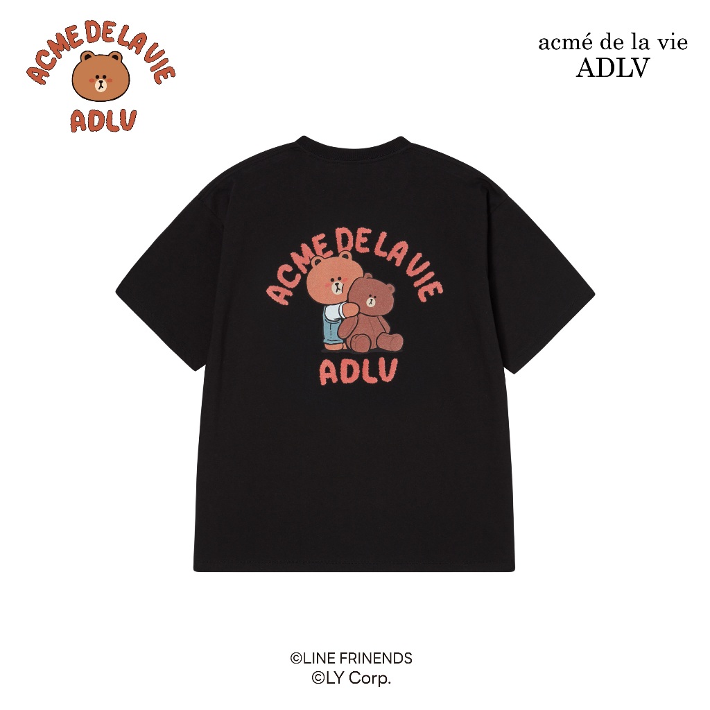 ADLV [acme de la vie] เสื้อยืด Oversize Bear Doll Hug Brown Line Friends Short Sleeve T-Shirt Black (50261SBBSSU_S6BKXX)