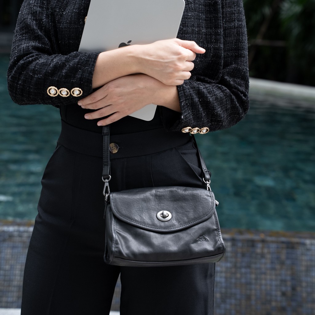 👜กระเป๋าหนังผู้หญิง /กระเป๋าหนังสะพายข้างผู้หญิง สีน้ำตาล รุ่น B-7377