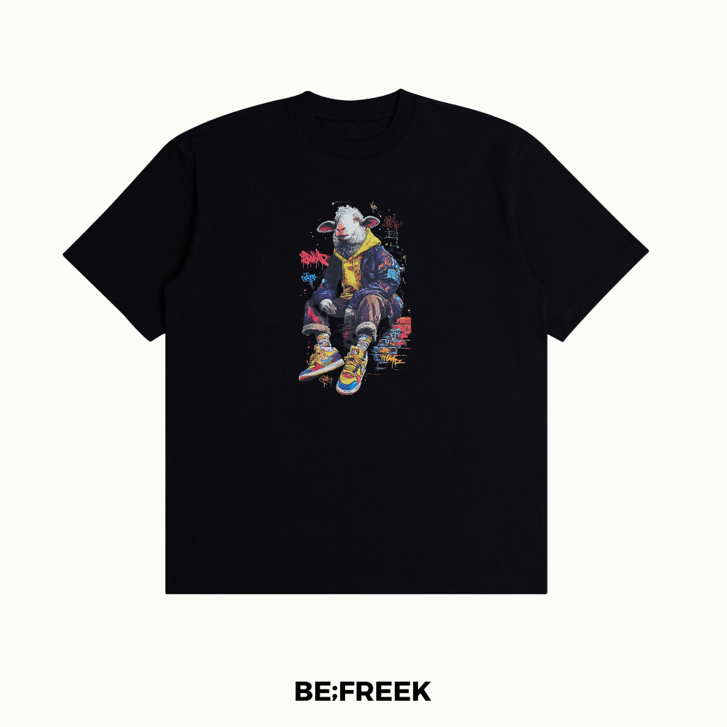 BE;FREEK เสื้อยืดสกรีนลาย SWAGGER SHEEP ทรงใหม่ สีดำ SWAGGER SHEEP BLACK REGULAR T-SHIRT