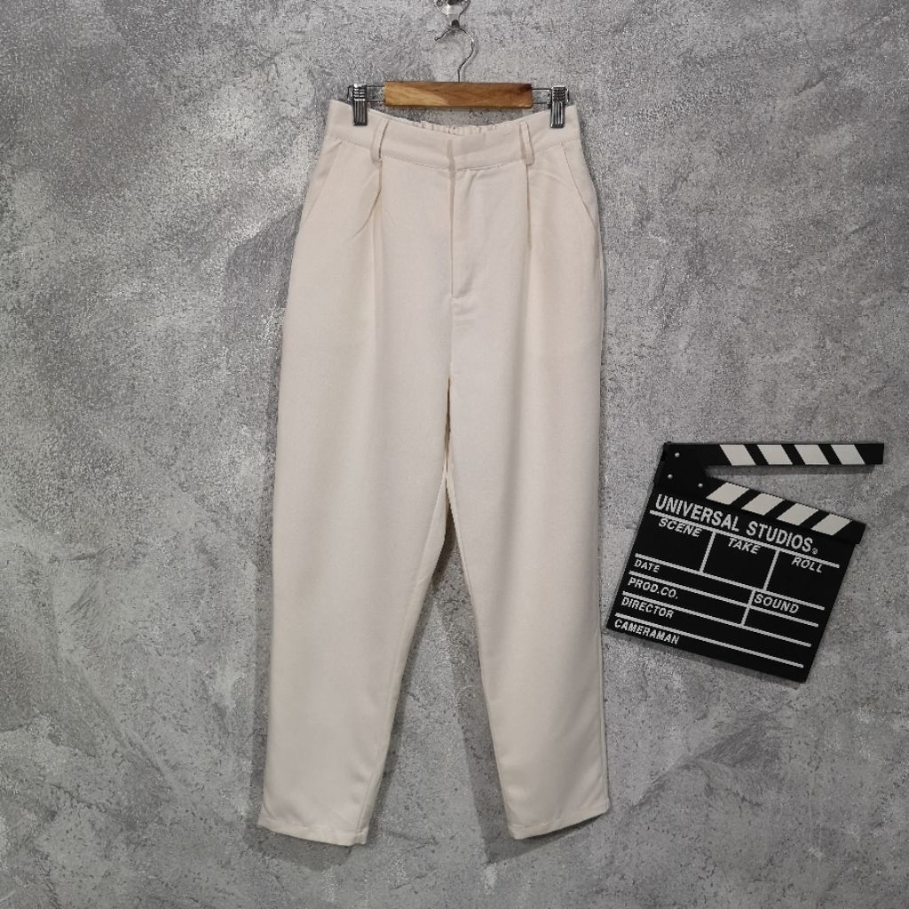 ผ้ามือสอง กางเกงขายาวหญิงสม็อคหลัง GRL สีครีม