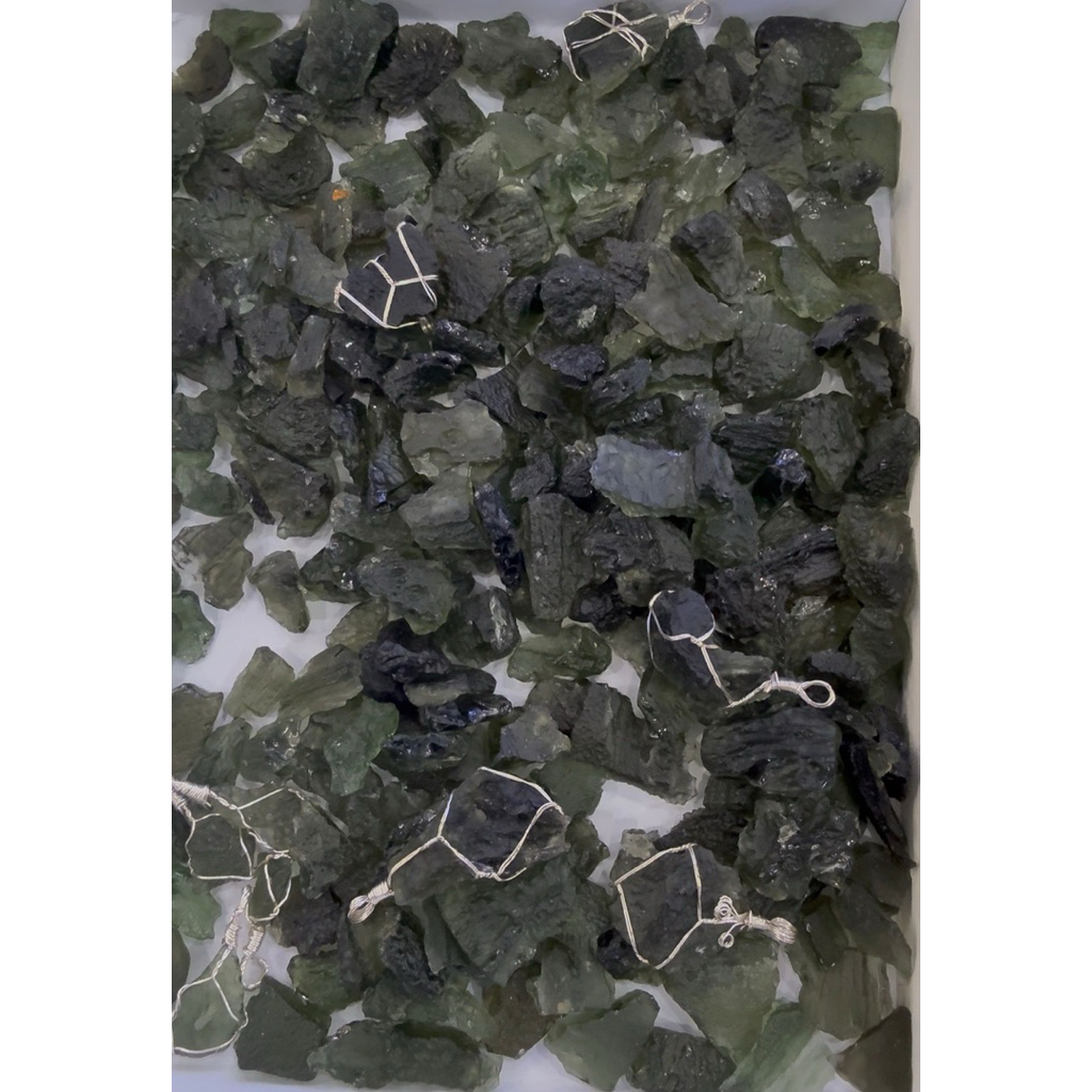 beautiful  natural moldavite pendant different size