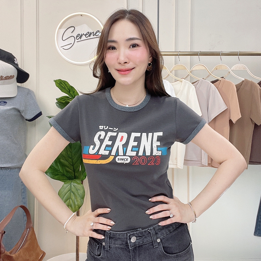 Serene's Choice เสื้อยืดวินเทจ Japan Vintage เสื้อคอกลมกุ๊นขอบ เสื้อแขนสั้นสกรีนลายสไตล์ญี่ปุ่น Y2K