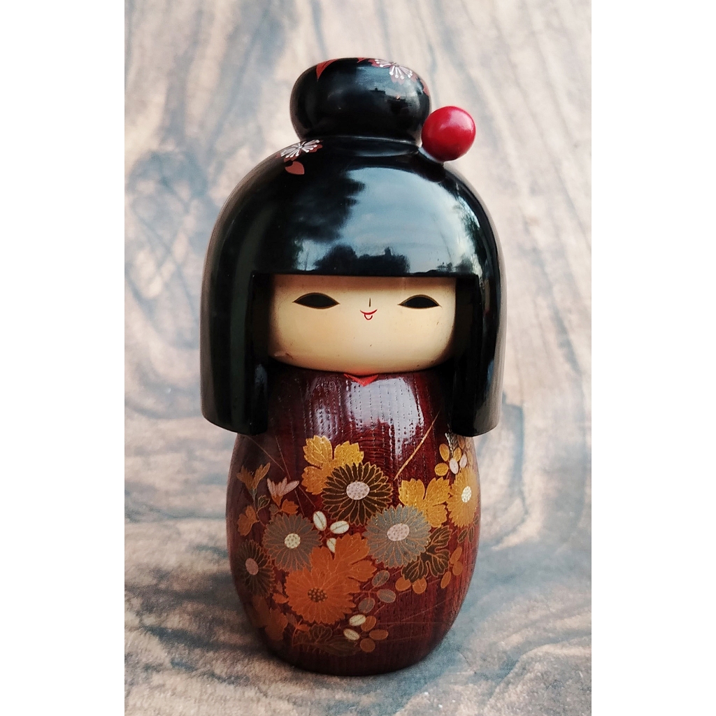 ตุ๊กตาโคเคชิ ลงรักประดับผงทอง Urushi-Makie Kokeshi Hana-Kanzashi สูง18cm.