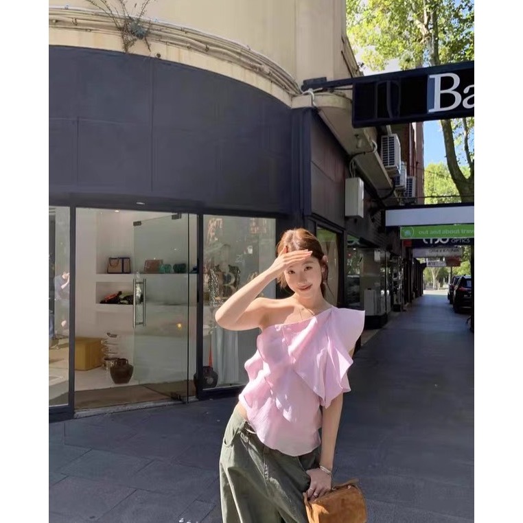 Mogwany  พร้อมส่ง ชมพู,ขาว,เขียว/ พรี เหลือง  / Miki Layer Top 4สี เสื้อระบายพาดไหล่ ใส่เที่ยว คาเฟ่ ทะเล สวยมาก