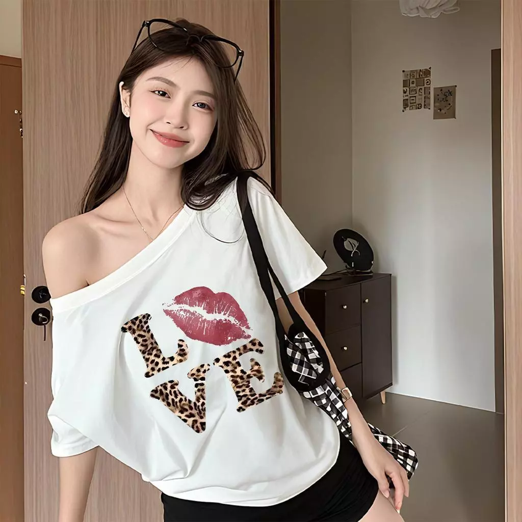✨จัดส่งภายใน 24 ชั่วโมง|เสื้อยืดสายเดี่ยว | ลายริมฝีปาก | ลายเสือดาว | สไตล์วินเทจ | แฟชั่นสตรีท | ยอดนิยม