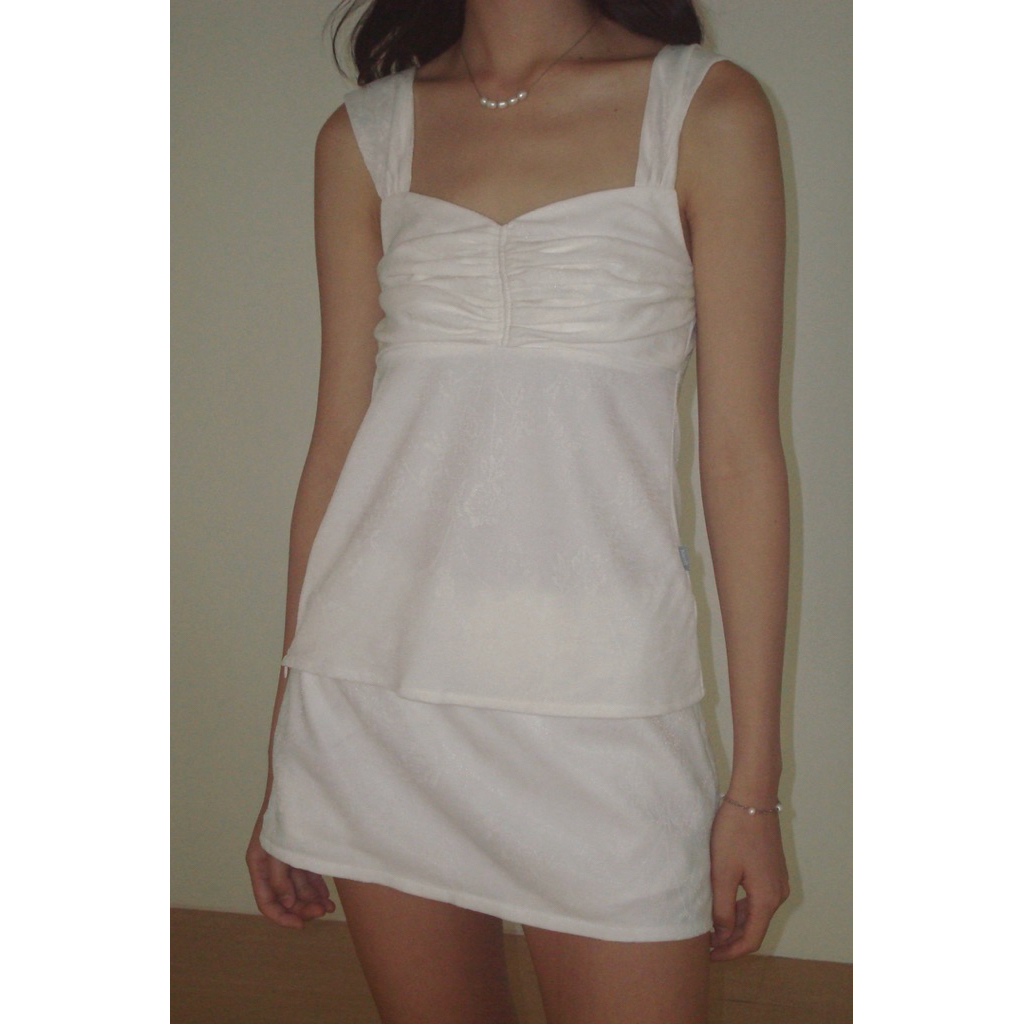 MELT.INMOMENTS Serene Top & Skirt ชุดเซ็ทเสื้อแขนกุดกระโปรงสั้นผ้าลูกไม้ (พร้อมส่ง)
