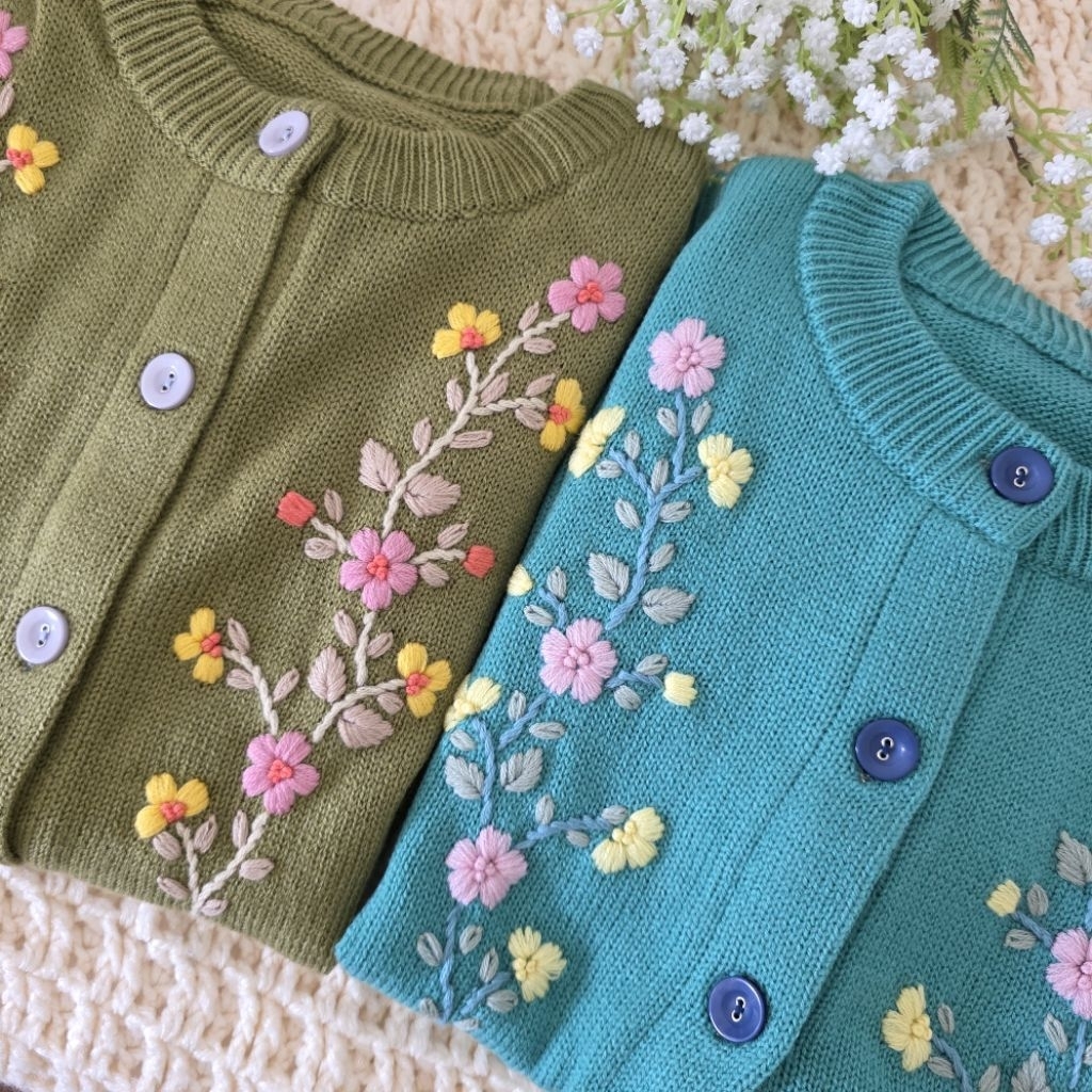 คาดิแกนปักมือ เสื้อไหมพรมปักมือ