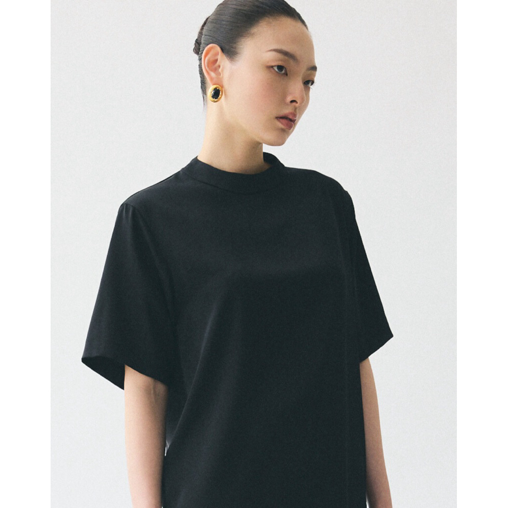 (ดำ S พรีออร์เดอร์ 10-15วัน) AOP Archive -Not So Tee (มี2สี) เสื้อคอกลมแขนสั้น ผ้าซาติน