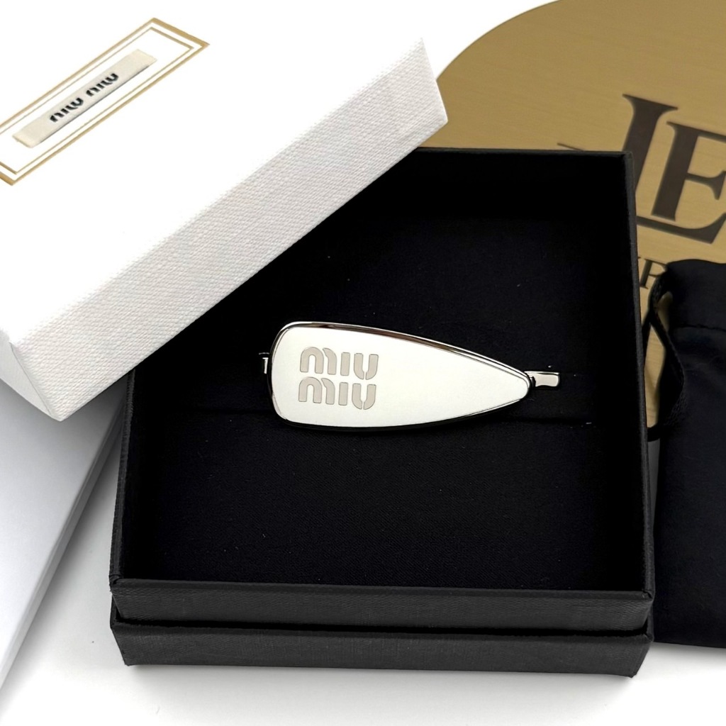 MIUMIU กิ๊บติดผมโลหะ เคลือบอีนาเมล 5IF147 ของแท้ 100%