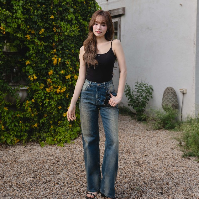 MOTTOM - ECLIPSE High Rise Straight Leg Jeans | กางเกงยีนส์ เอวสูง กระบอกตรง