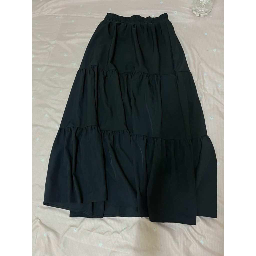 Sugario - Tiered Maxi Skirt กระโปรงยาว 3 ชั้น เอวยางยืด ทรงบาน (รุ่น Signature)