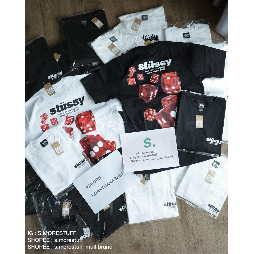 STUSSY. ROLLERS TEE (เต๋าแดง)