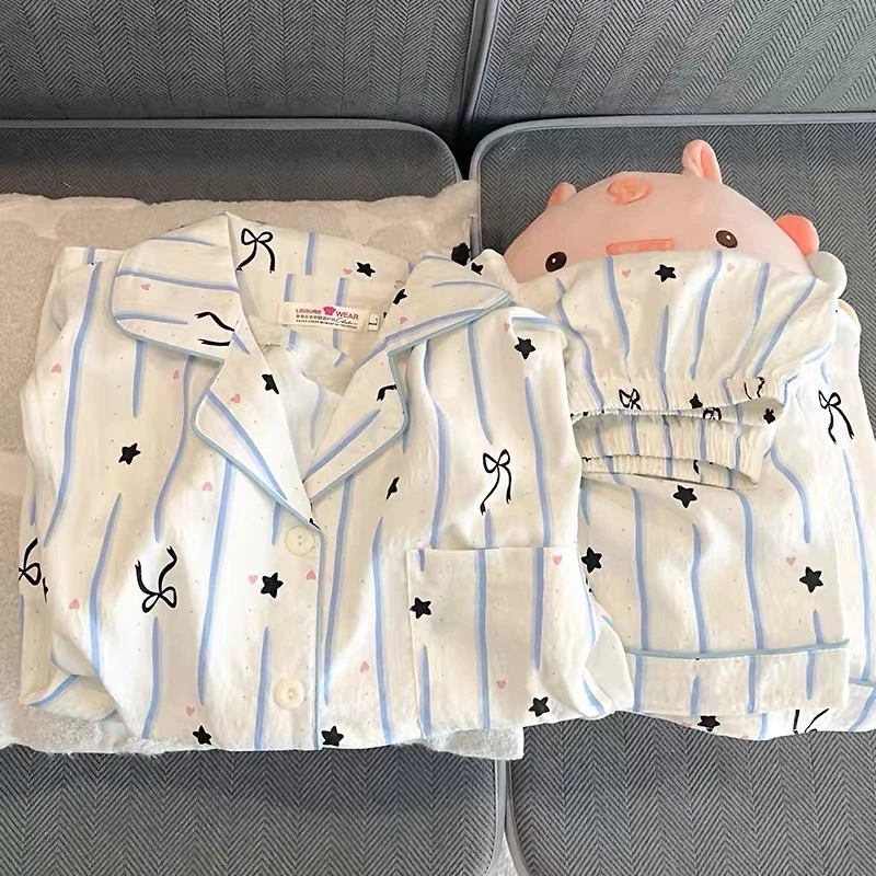 สายสีน้ำเงิน ชุดนอน ชุดสองชิ้น เสื้อแขนสั้น กางเกงขาสั้น รูปแบบการ์ตูน เนื้อผ้าสะดวกสบาย ผ้า Cloud Sense เหมาะสำหรับวัยร