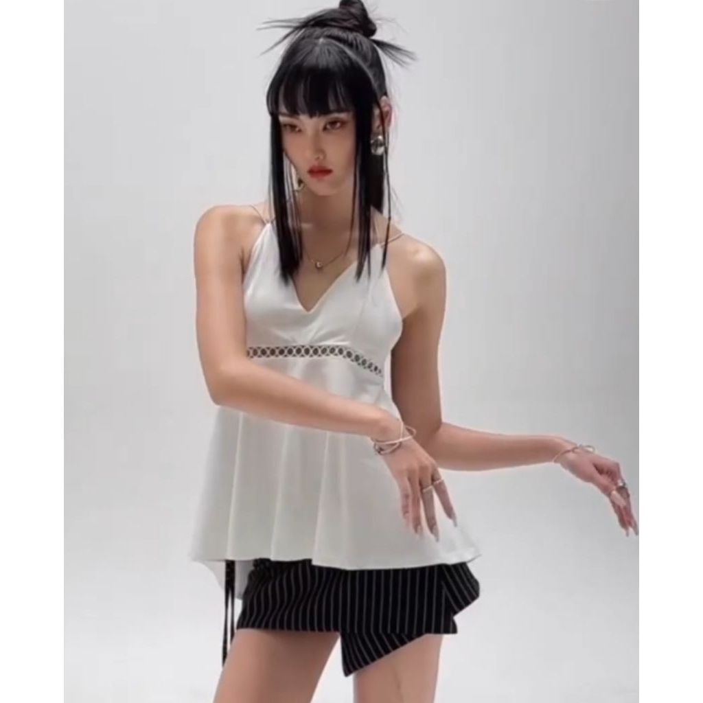 เสื้อสายเดี่ยวผูกคอ 95Lady