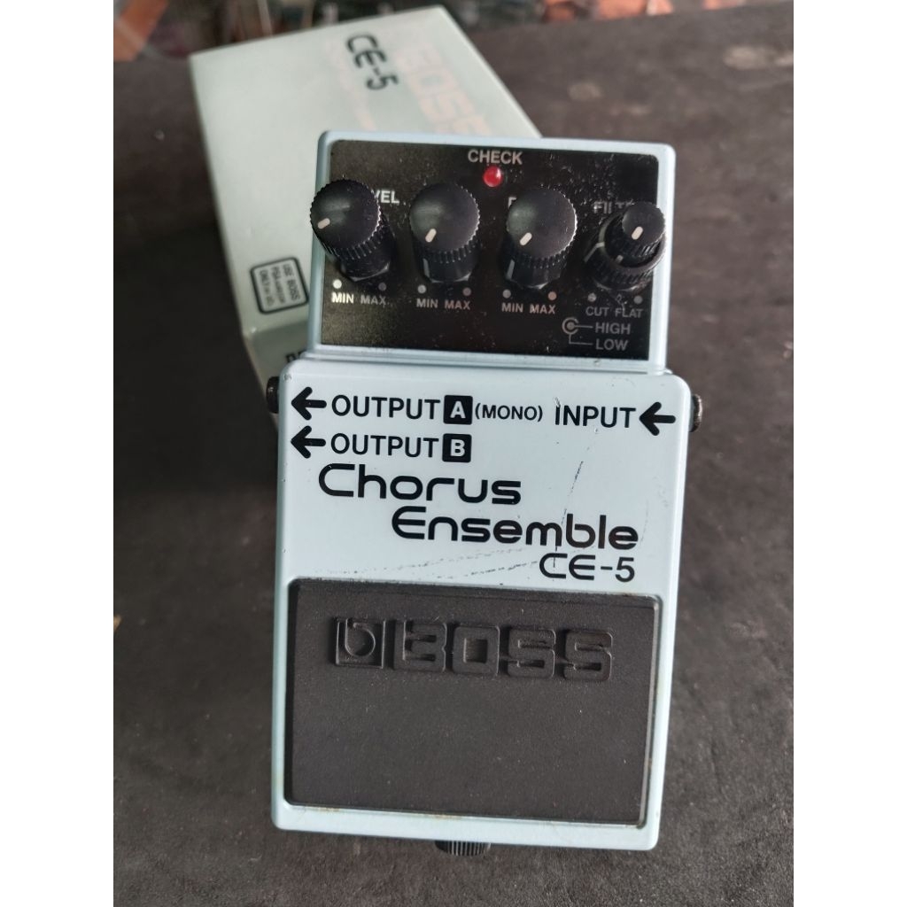 BOSS​ CHORUS​ ENSEMBLE​ CE-5 (สินค้า​มือ​2)