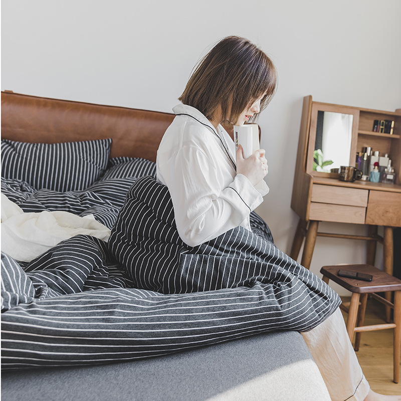 ชุดเครื่องนอน bedding set 4ชิ้น(ผ้าปูที่นอนx1 ปลอกผ้านวมx1 ปลอกหมอนx2) 6ฟุต ใช้กับที่นอน6-12นิ้ว รัด