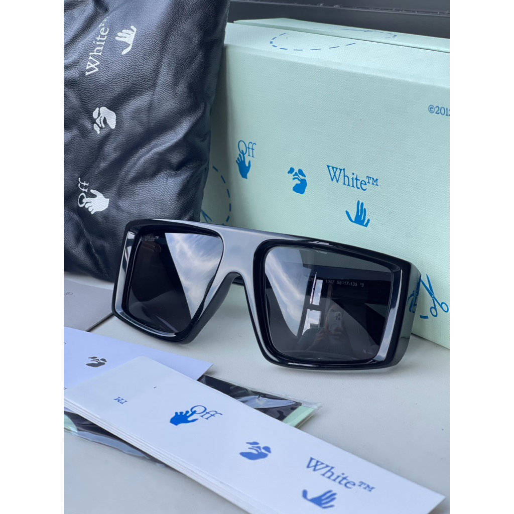 แว่นกันแดด off-white