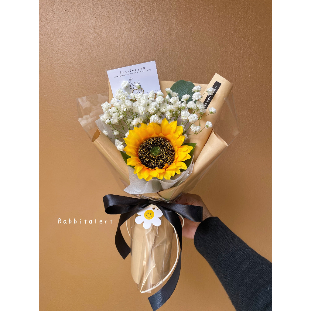 🌼𝓢𝓾𝓷𝓯𝓵𝓸𝔀𝓮𝓻 𝓫𝓸𝓾𝓺𝓾𝓮𝓽🌼  🌼ช่อดอกทานตะวัน 1 ดอก แซมด้วยดอกยิปโซสดและใบยูคาลิปตัสผ้า ห่อด้วยกระดา