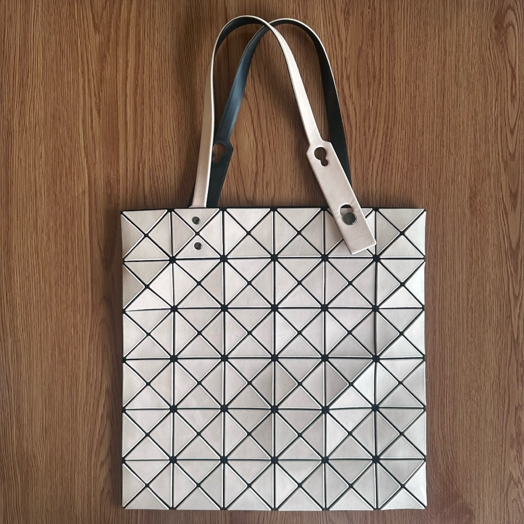 Used BAO BAO ISSEY MIYAKE LUCENT MATTE Tote กระเป๋ามือสอง สีชมพูพาสเทล ขนาด 6x6
