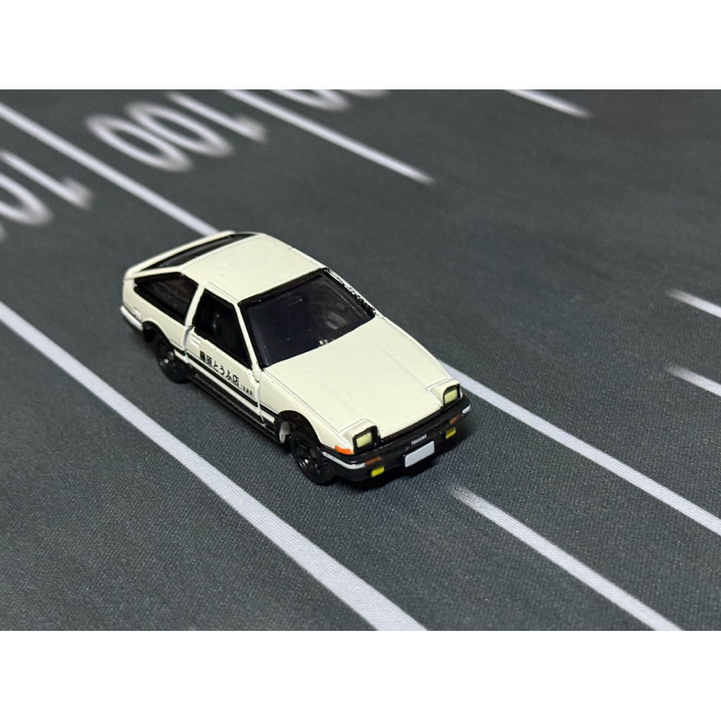 Tomica Toyota Initial D AE86 Trueno สีขาว ขนาด 1:61  นอกกล่อง  สินค้ามีแต่ตัวรถ ไม่มีกล่อง สภาพ อาจม