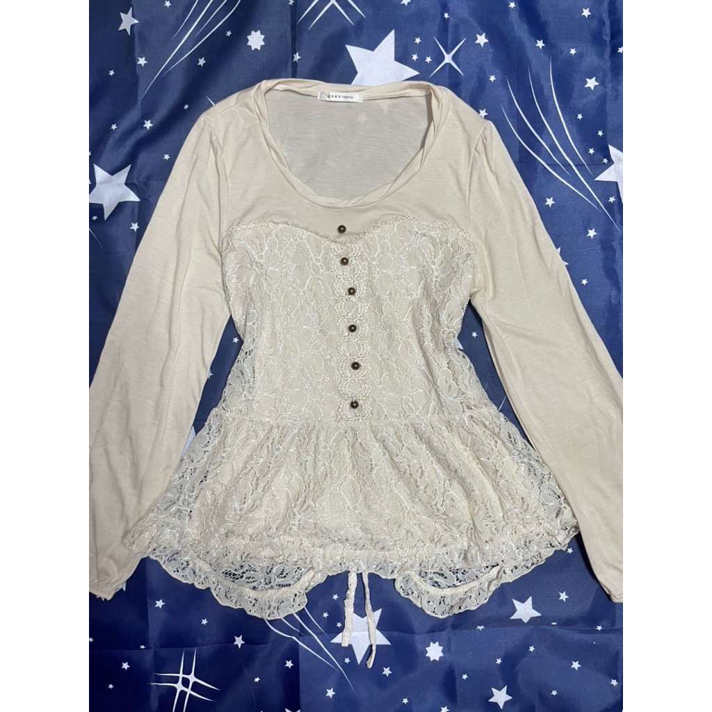 เสื้อ Axes femme แต่งลูกไม้+มีผูกหลัง🌷✨