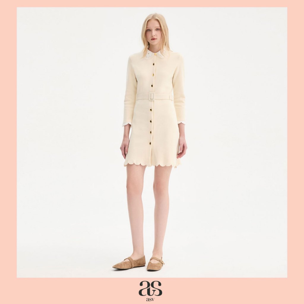 [asv ss26] Briony Mini Dress มินิเดรส ทรงเอ แขนยาว ปกลูกไม้ ขอบชายกระโปรงและปลายแขนเสื้อแต่งเดีเทล Scallop พร้อมเข็มขัด
