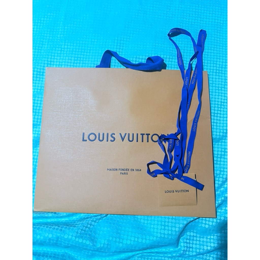 Louis Vuitton 16x13x6”นิ่วถุงกระดาษหลุยส์แท้100%จากช้อปลิมิเตด