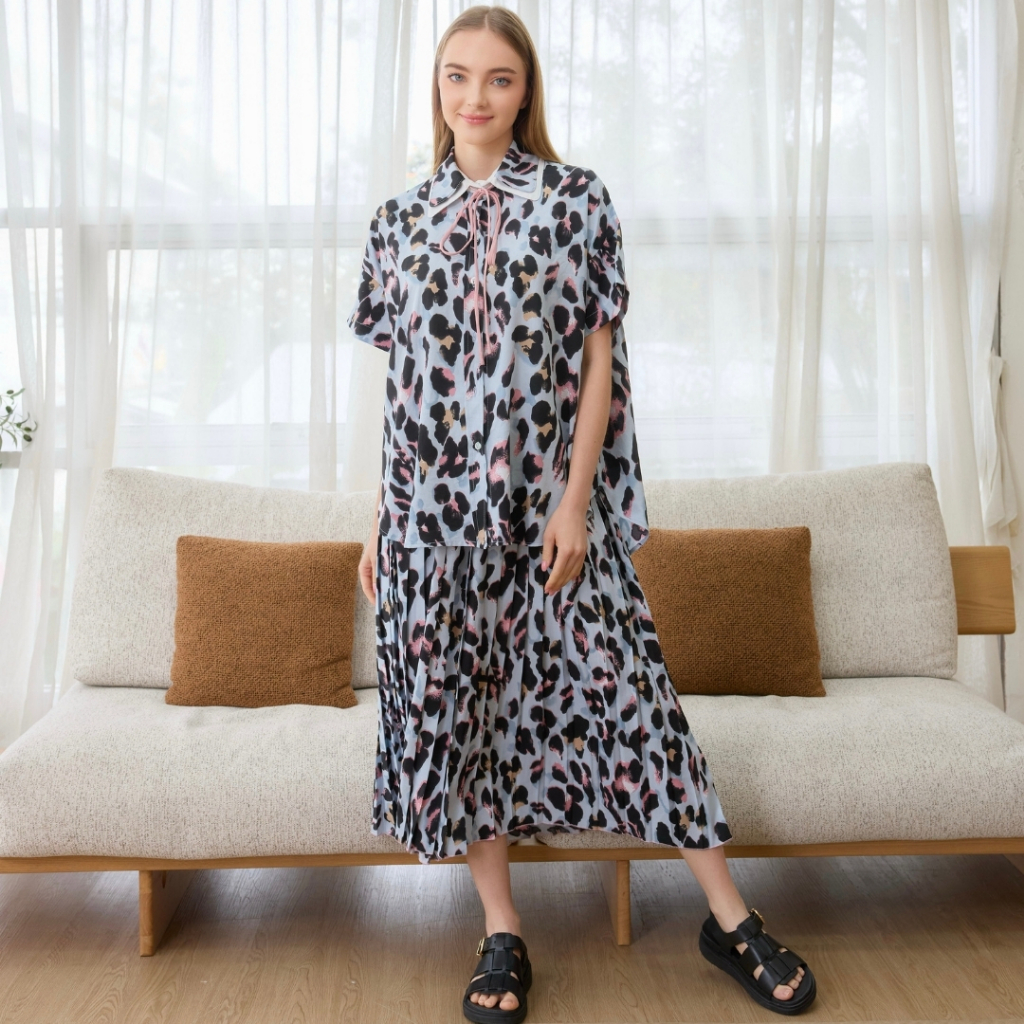 VACAY INDEED / Pleat-Folded Skirt ลาย Gentle Leopard กระโปรงพลีทยาว | พร้อมส่ง*