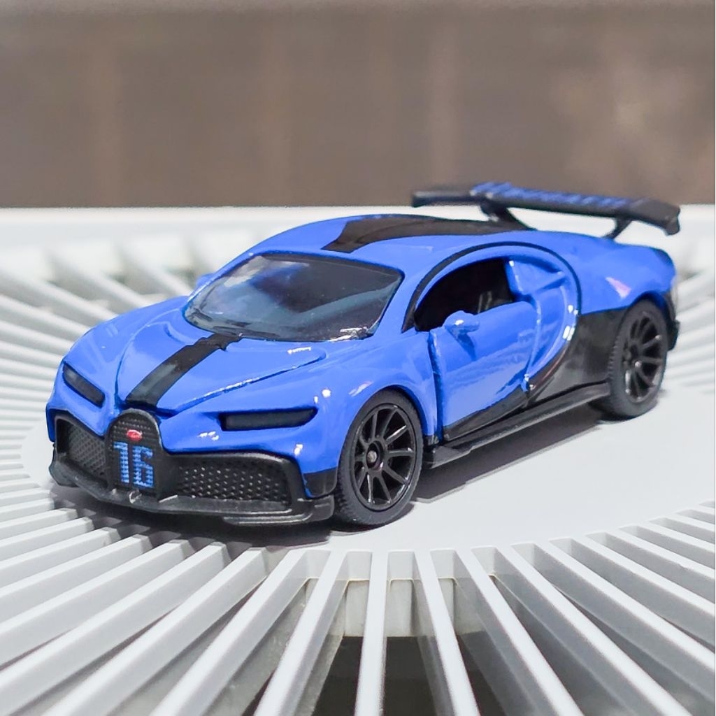 โมเดลรถเหล็ก มาจอเร็ตต์ Majorette Bugatti Chiron Pur Sport No.16 สีน้ำเงิน ล้อยาง