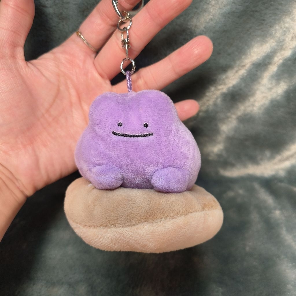 พวงกุญแจตุ๊กตาโปเกม่อน เมตาม่อน Ditto Pokémon Plush Keychain
