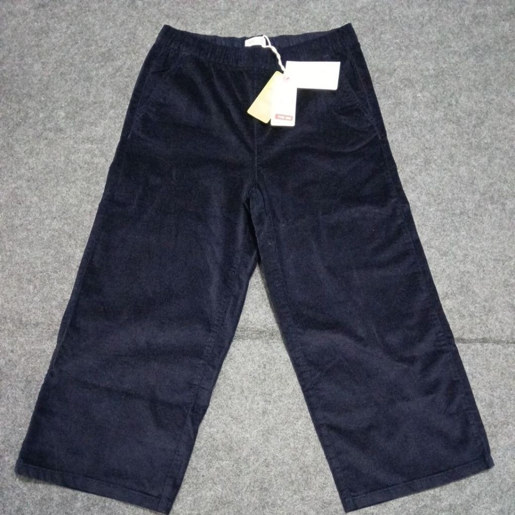 กางเกง 5 ส่วน OVS Kids เด็กโต (12-13 ปี) ผ้าลูกฟูกนุ่ม ทรง Wide Leg ของใหม่ป้ายห้อย จากอิตาลี

