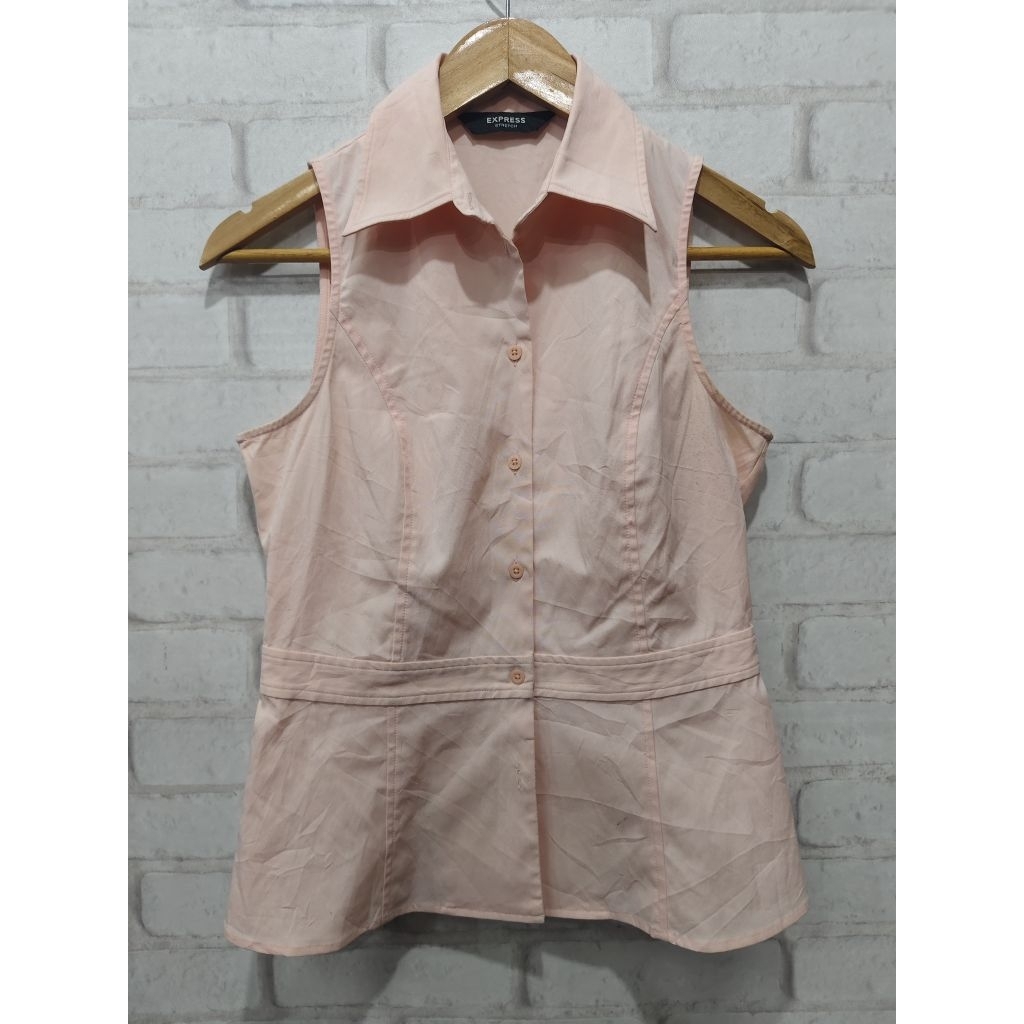 (A53) เสื้อเชิ้ตแขนกุดสีชมพูโอโรส ทรงเข้ารูปพร้อมปกคอจากแบรนด์ Express รุ่น Stretch. อก 32 ยาว 23"