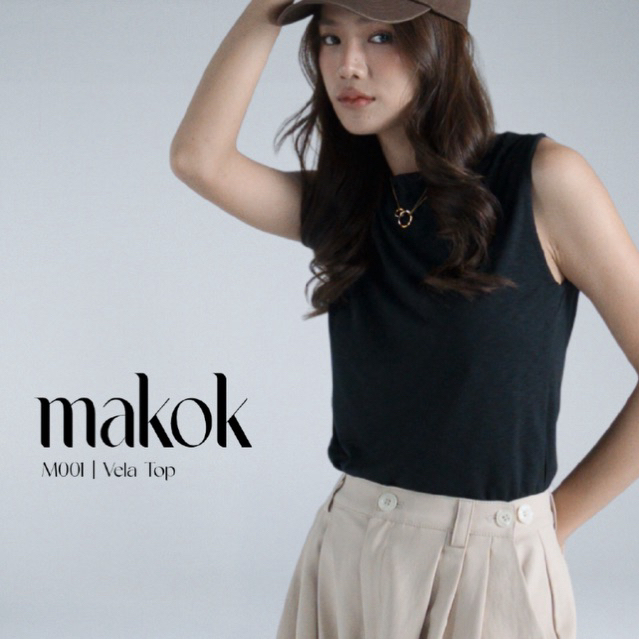 M001 Vela Top เสื้อคอปาดทรงพอดีตัว